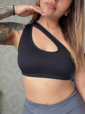 Forever 21 Black One-Shoulder Cutout Sports Bra